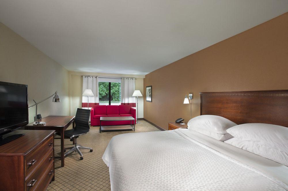 Doubletree By Hilton Manhattan, Ks Exteriör bild