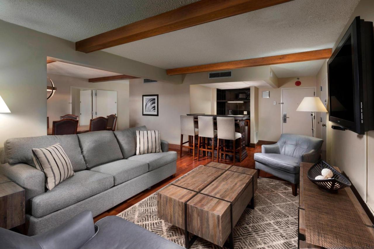 Doubletree By Hilton Manhattan, Ks Exteriör bild