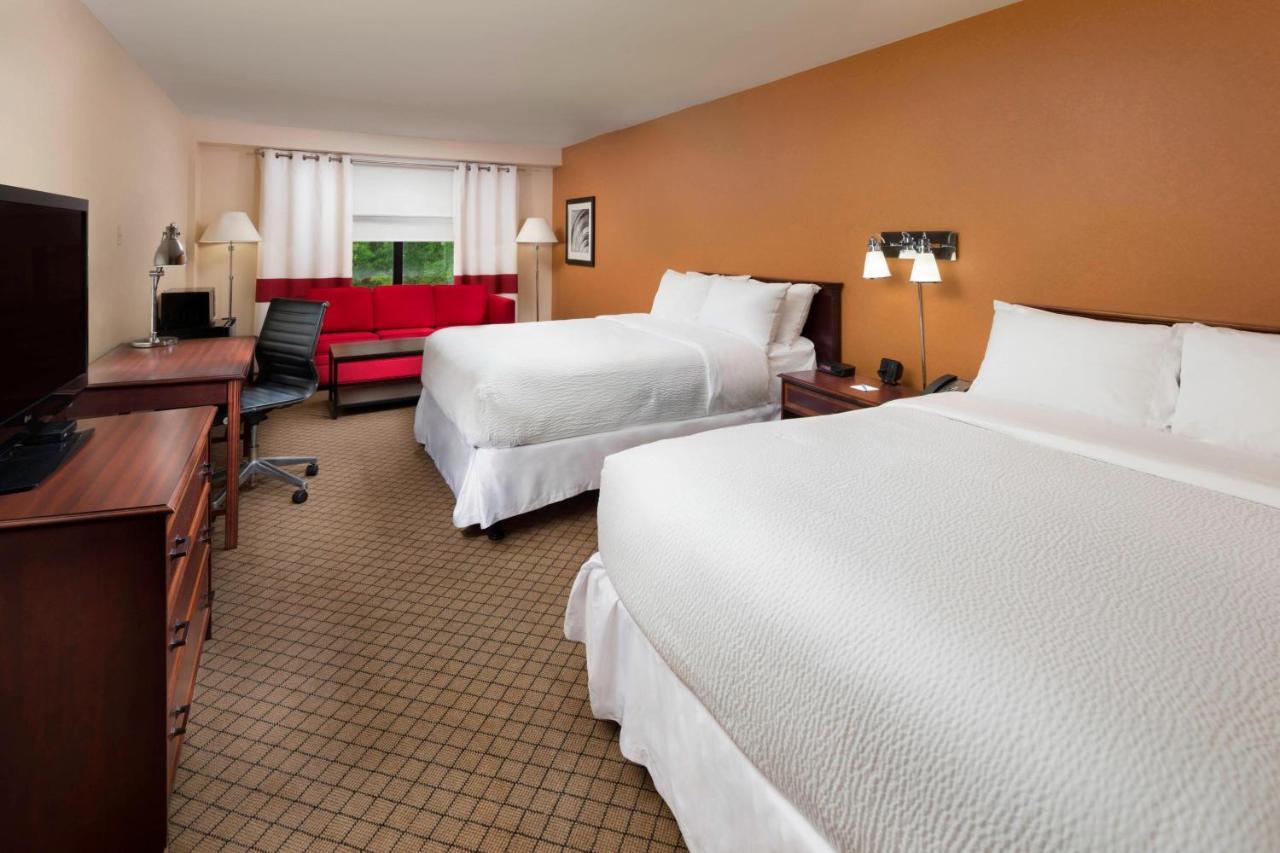Doubletree By Hilton Manhattan, Ks Exteriör bild