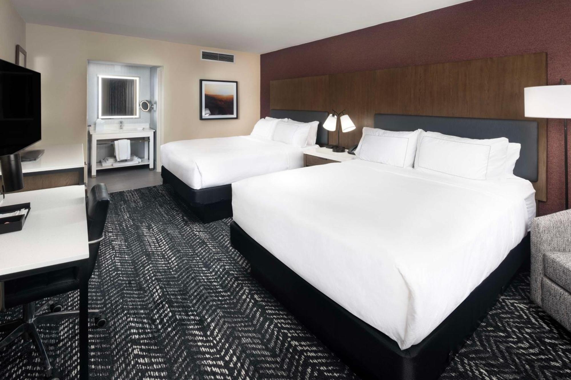 Doubletree By Hilton Manhattan, Ks Exteriör bild