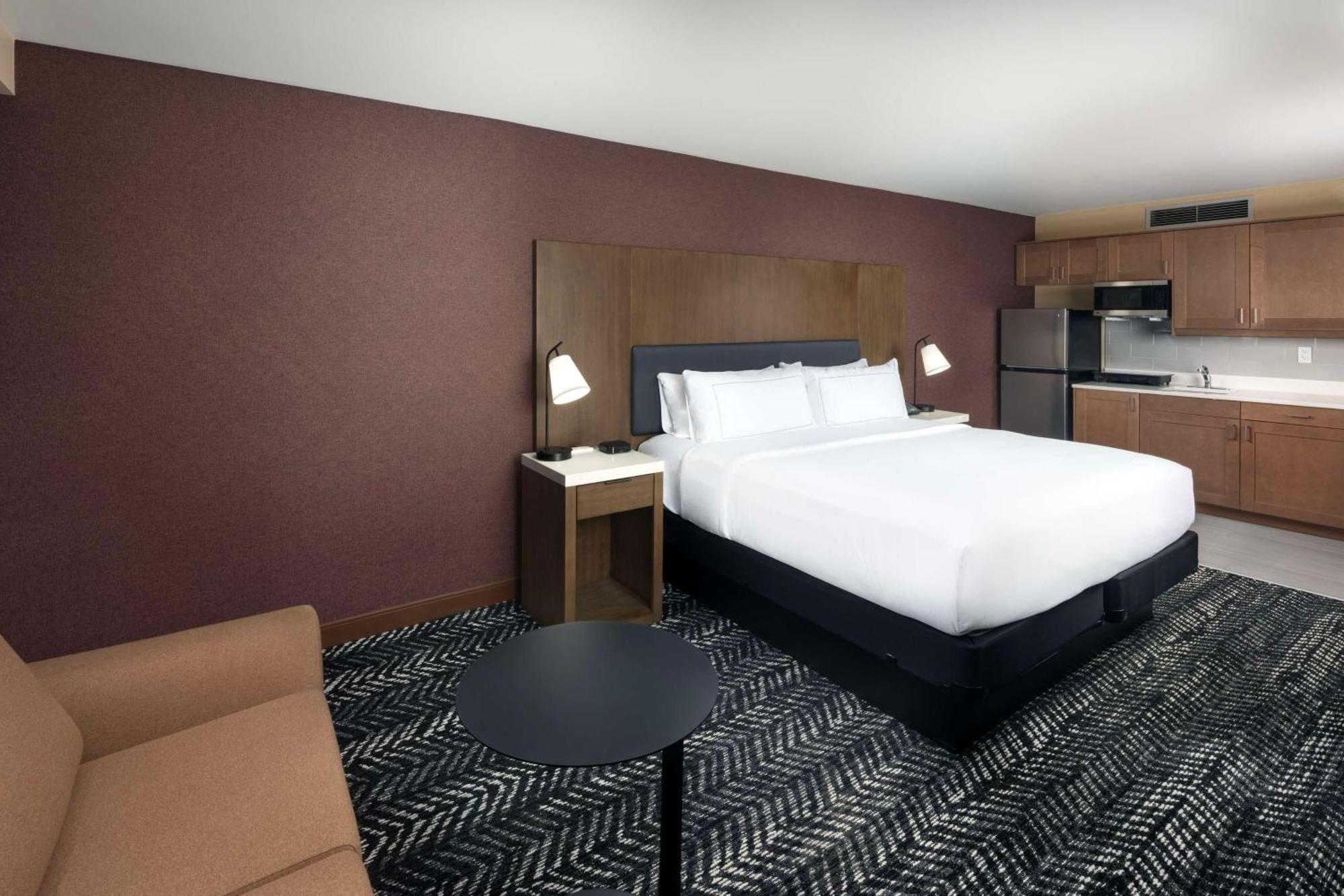Doubletree By Hilton Manhattan, Ks Exteriör bild