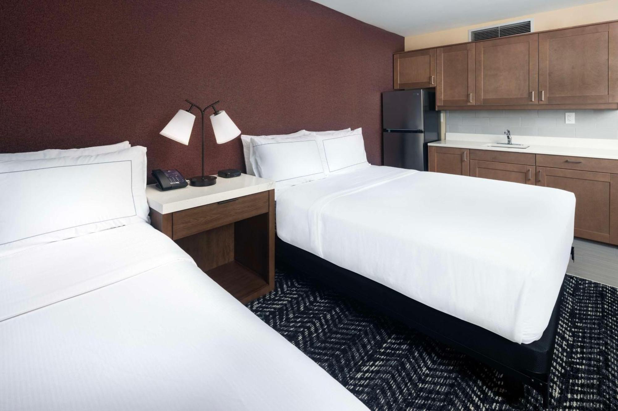 Doubletree By Hilton Manhattan, Ks Exteriör bild