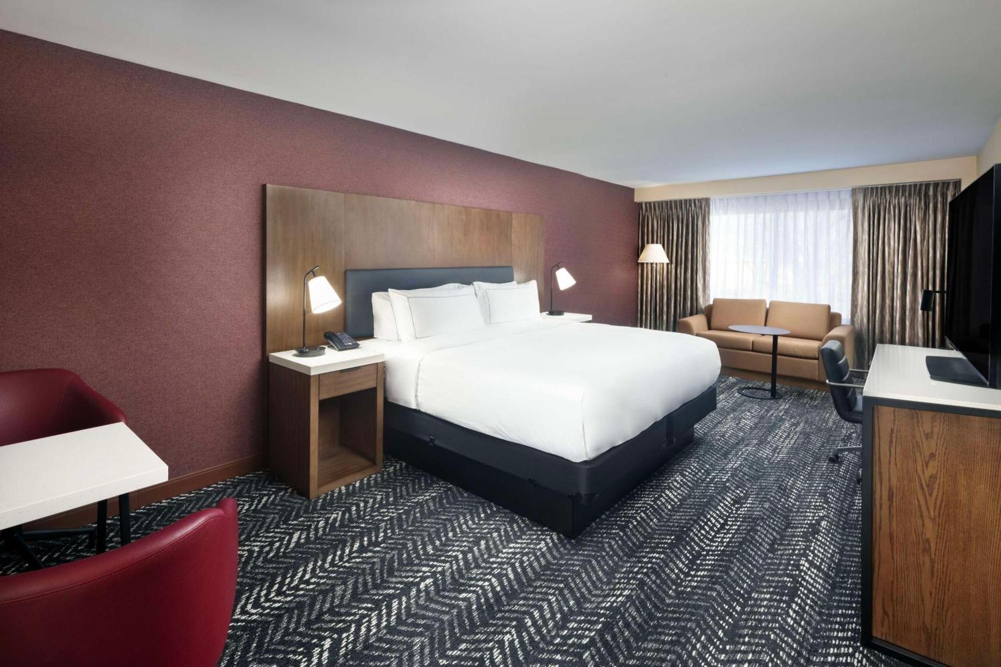 Doubletree By Hilton Manhattan, Ks Exteriör bild