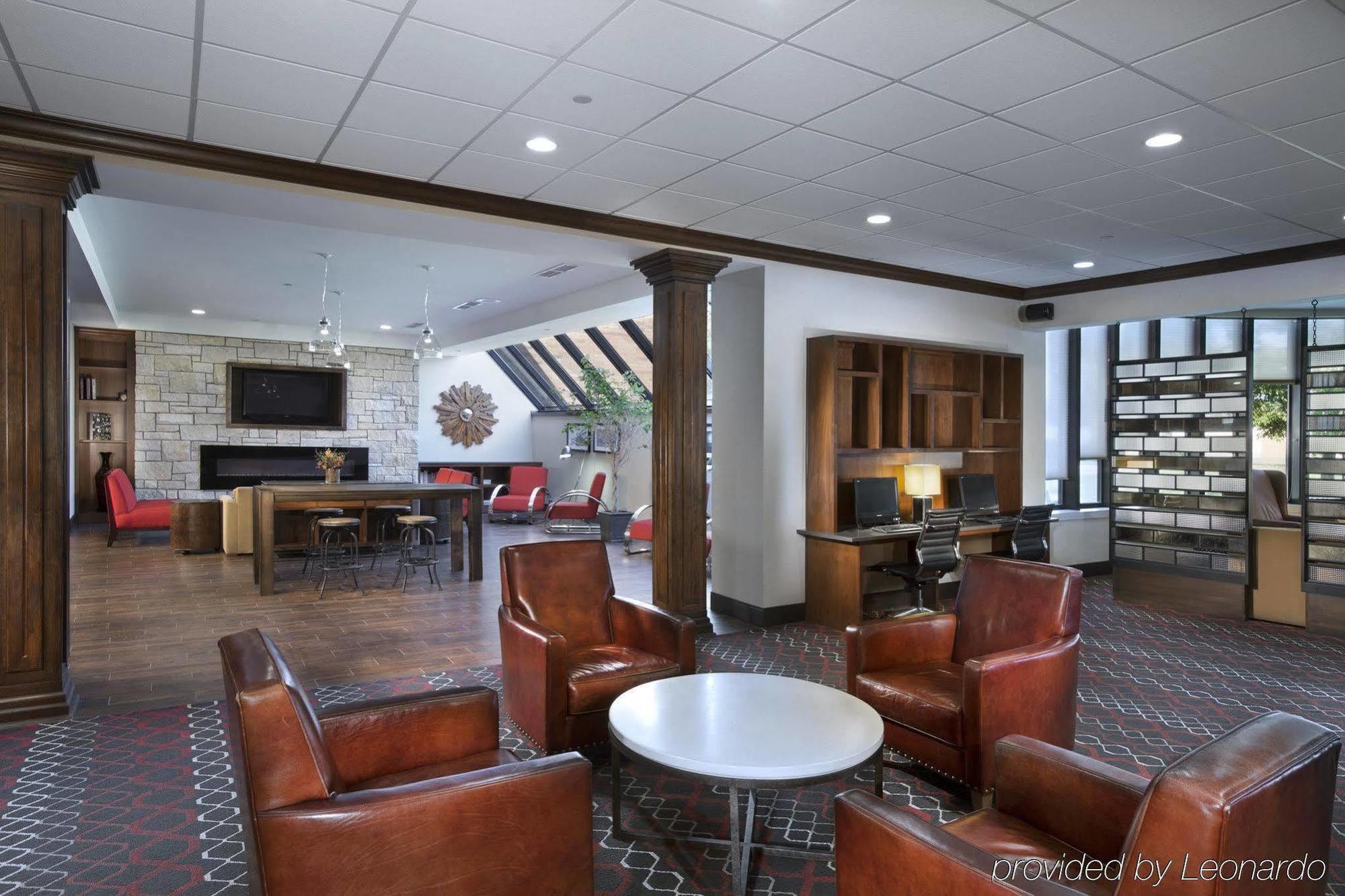 Doubletree By Hilton Manhattan, Ks Exteriör bild