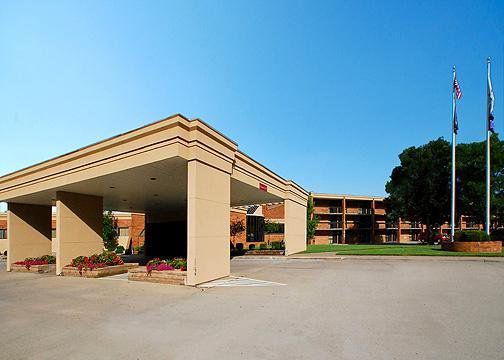 Doubletree By Hilton Manhattan, Ks Exteriör bild